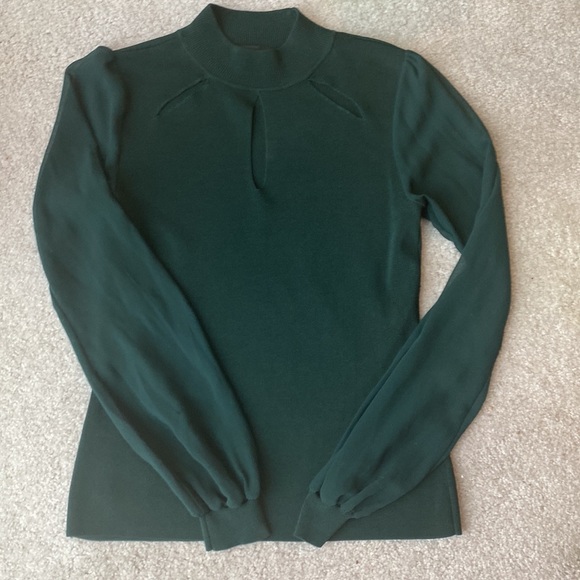 Dark green size small 3 hole cut out on front sleeves are sheer and see through - Picture 5 of 5